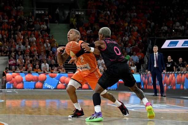 上海队通过 上海队通过