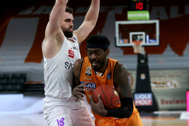 队的防守硬 队的防守硬